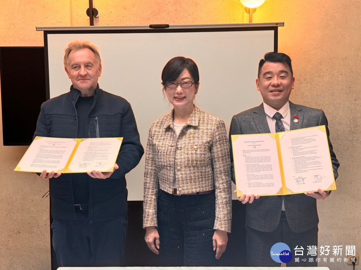 桃市府金副秘書長與Wilco Accelerator 執行長Eric Vaysset簽署MOU儀式紀念合影。