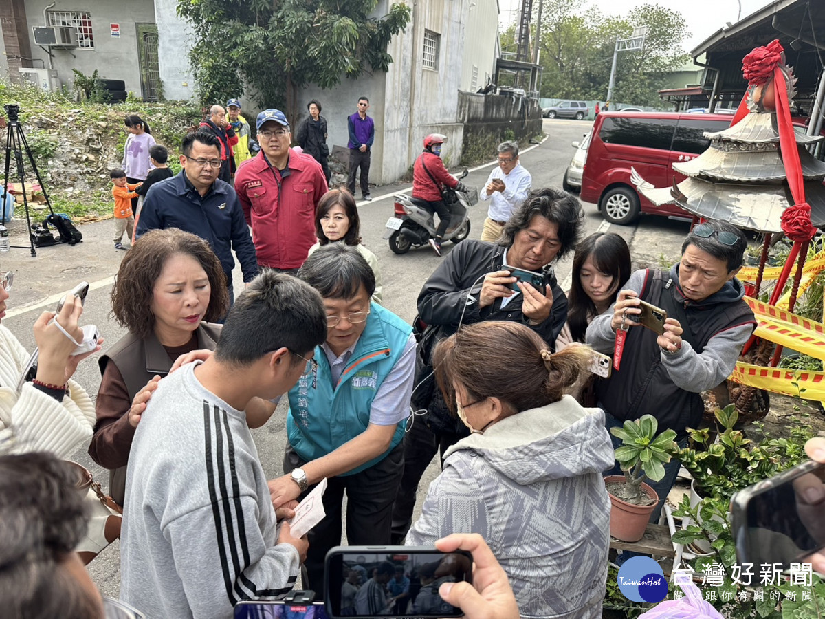 嘉義縣副縣長劉培東今天前往關懷慰問/嘉義縣府提供