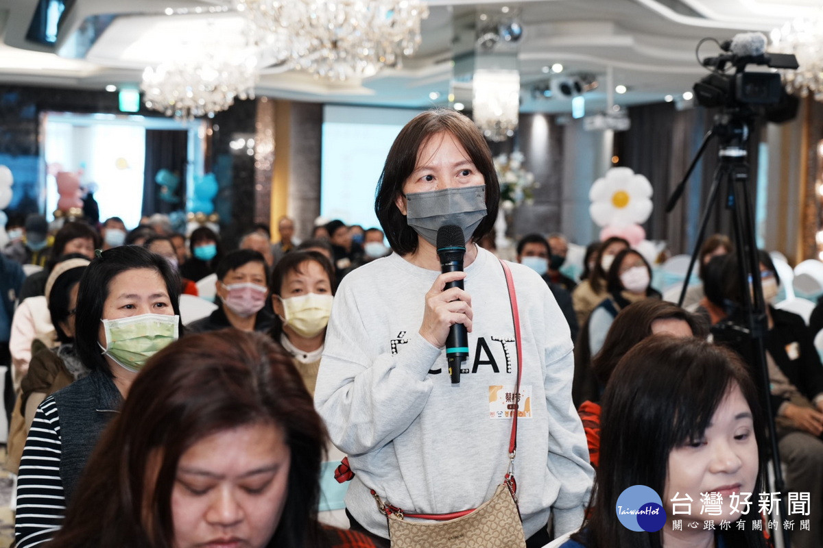 寄養家庭於座談會中分享心得。<br /><br />
