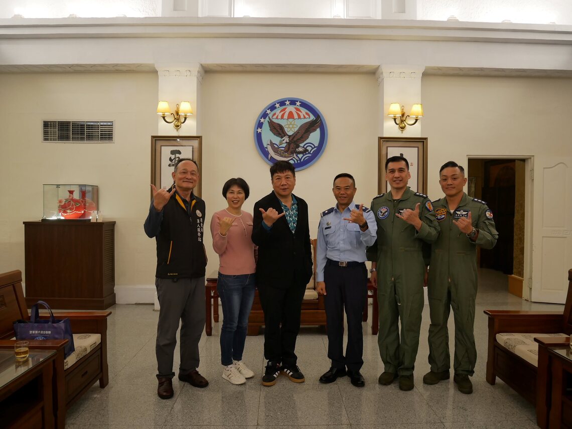 屏東縣阿猴城慈善會理事長李明祺赴空軍六聯隊基地敬軍慰勞