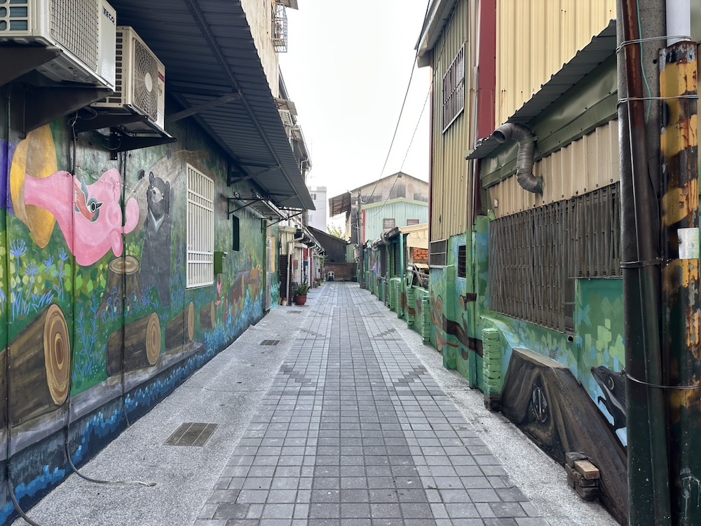 ▲嘉義市博愛新村後巷美化後的嶄新城市風貌。（圖/嘉義市政府提供）