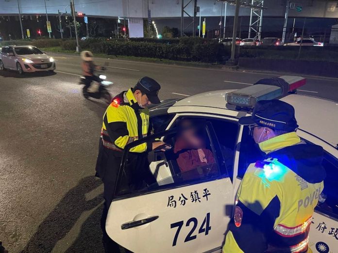 失智婦逛台灣燈會迷路 平警耐心安撫助返家 63 504903 0