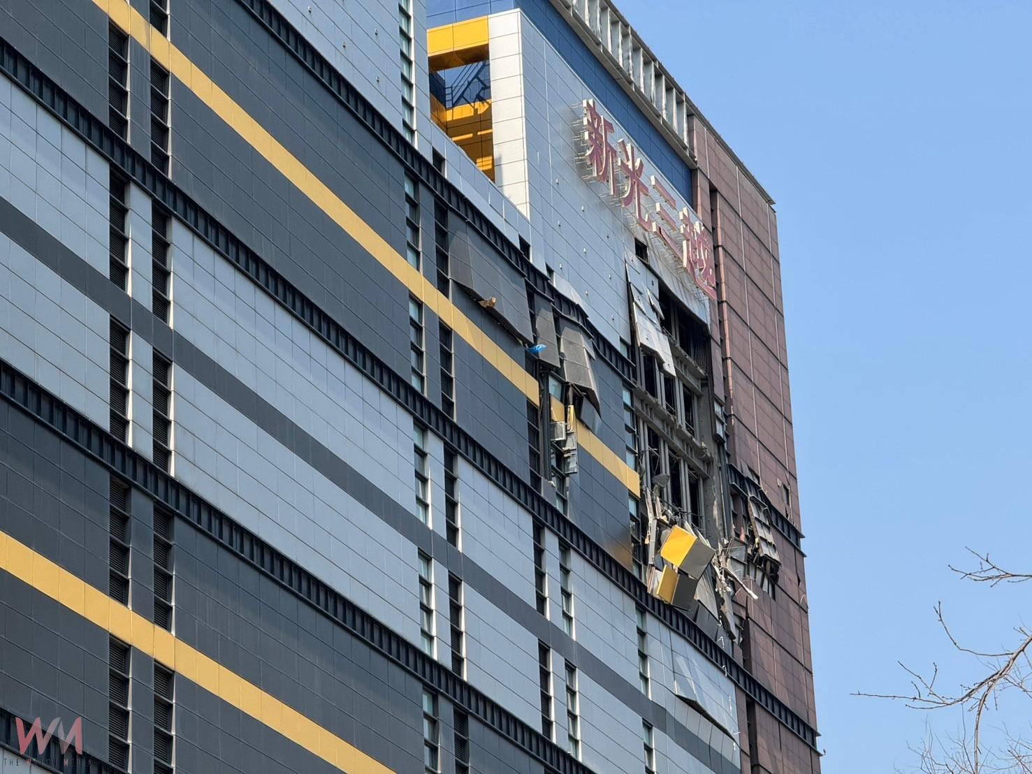 公安不容打折!新光三越外牆及附掛物仍有公安疑慮 中市府再次重罰30萬元 - https://www.watchmedia01.com