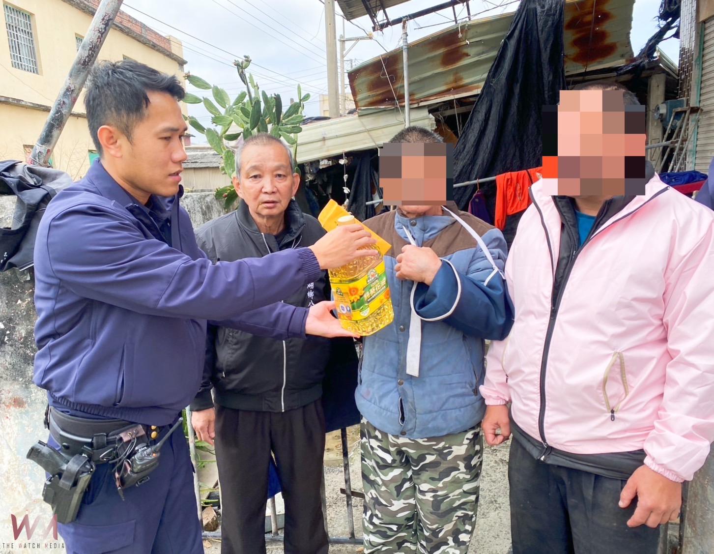貧父顧2智障兒慘遇車禍 北港警結合張榮發濟助 - https://www.watchmedia01.com