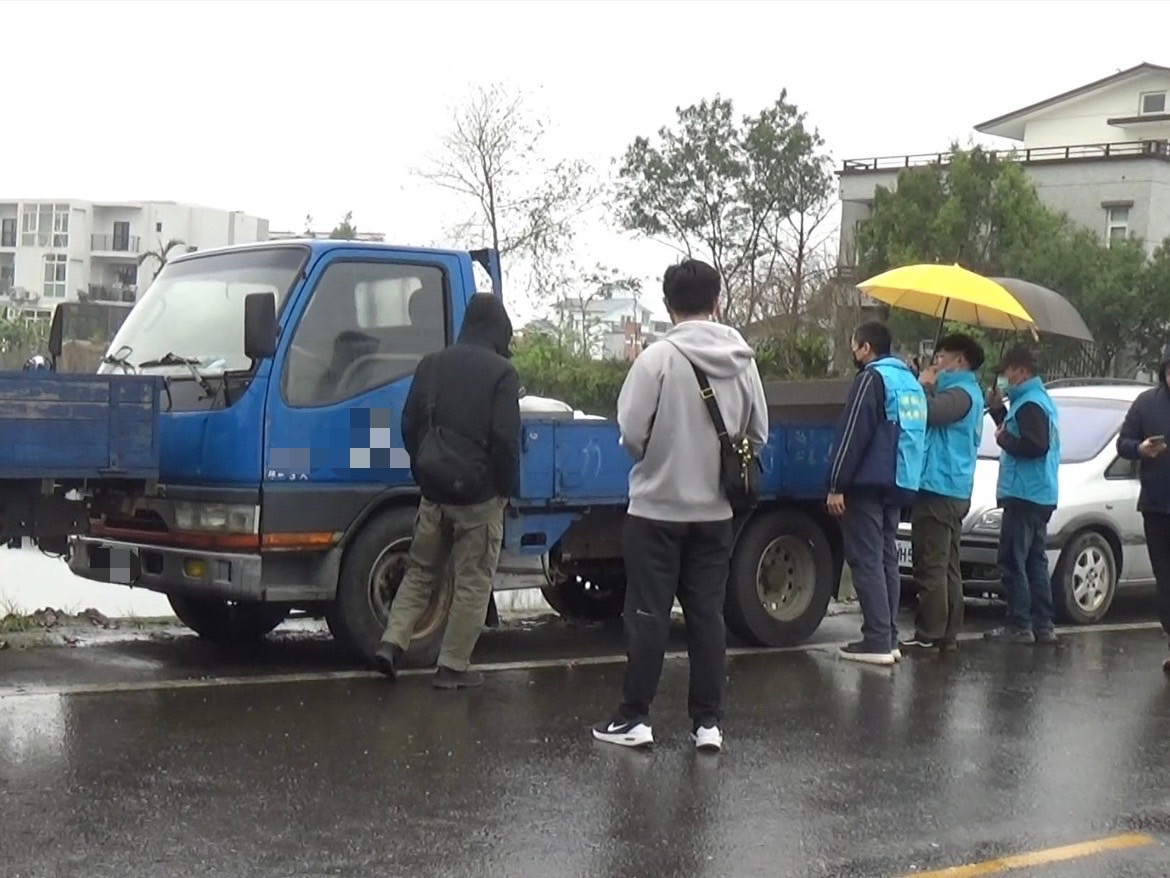 平日運送高山蔬菜回頭載運廢棄物隨意棄置 檢警跨縣市追緝不法貨運業者 - https://www.watchmedia01.com