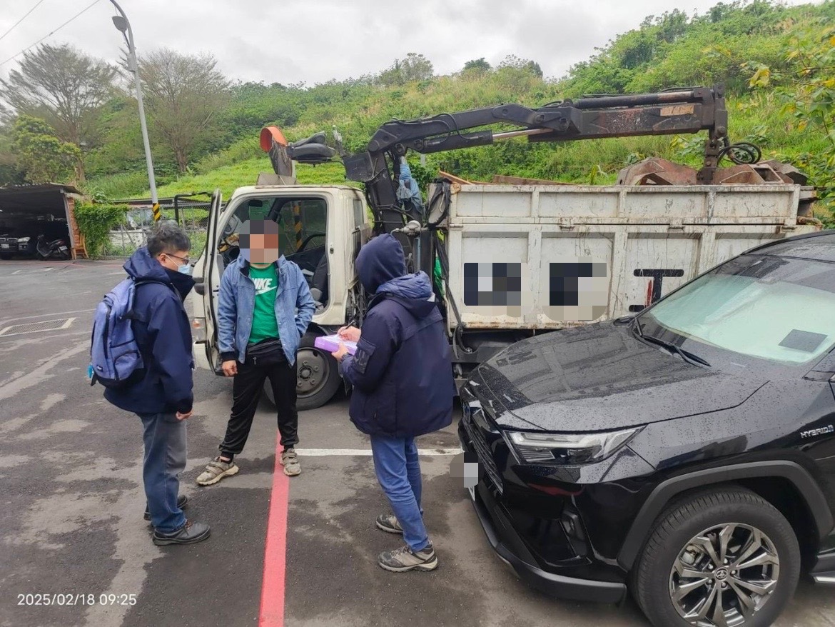 平日運送高山蔬菜回頭載運廢棄物隨意棄置 檢警跨縣市追緝不法貨運業者 - https://www.watchmedia01.com