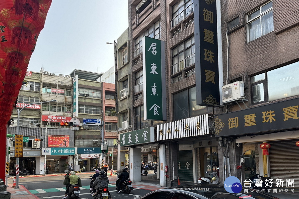 桃市府都發局啟動第2階段店家立面整修工程，再現景福宮周邊人文風華。