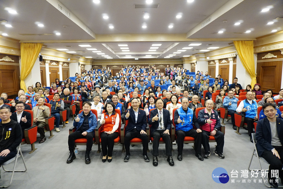中國國民黨桃園市黨部舉行「2025年龍耀蛇福新春團拜」活動。<br /><br />