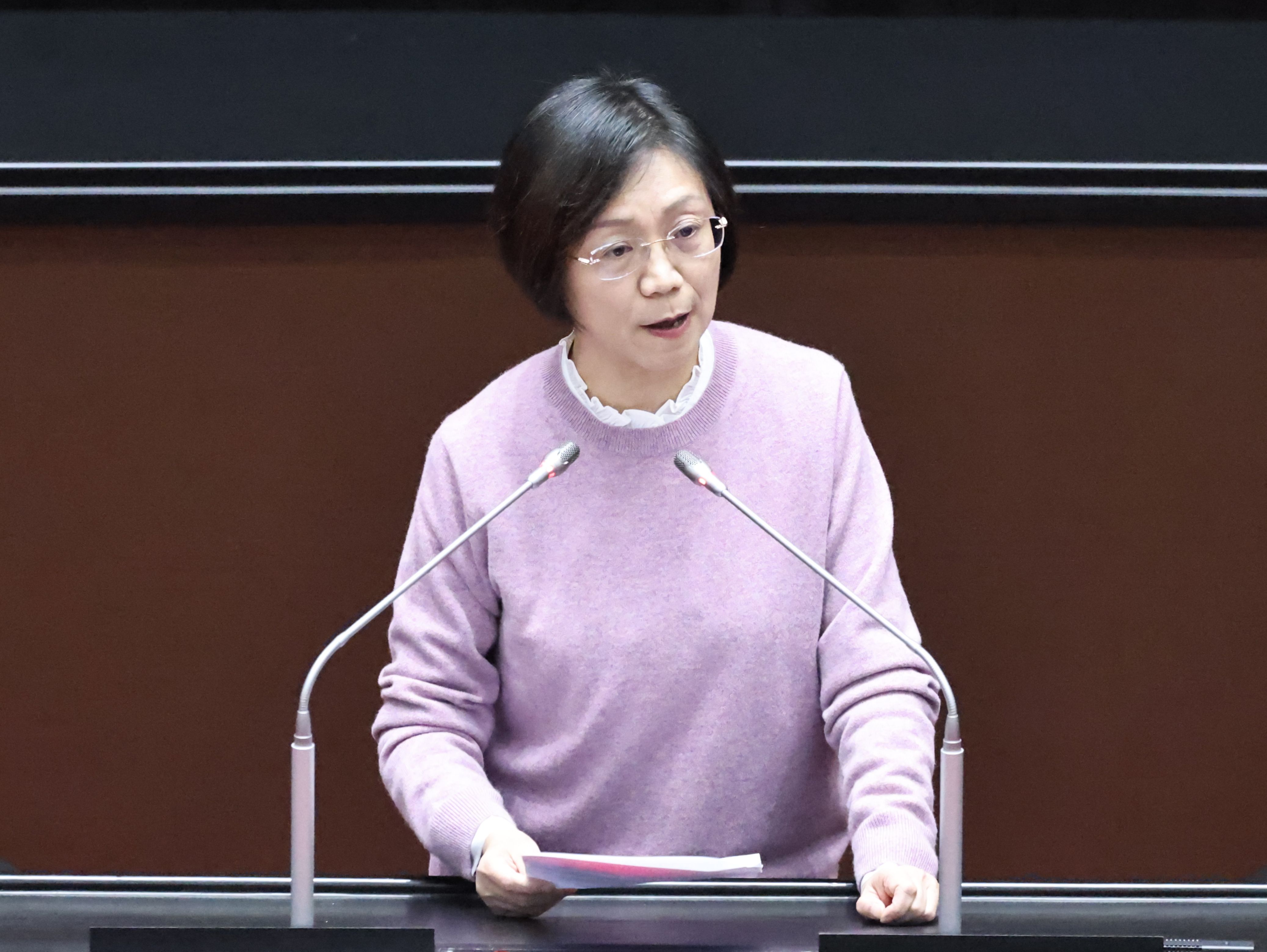 國民黨立委翁曉玲表示,給了中央政府兩兆多的經費竟然還算不出來,真後悔,先前沒有堅持要多刪行政院的預算。資料照片/林啟弘攝