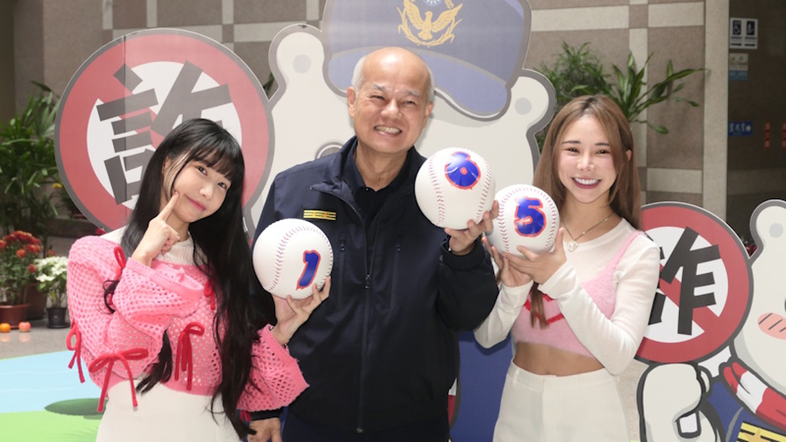啦啦隊女孩抵嘉宣傳反詐騙 網路購票交友要小心