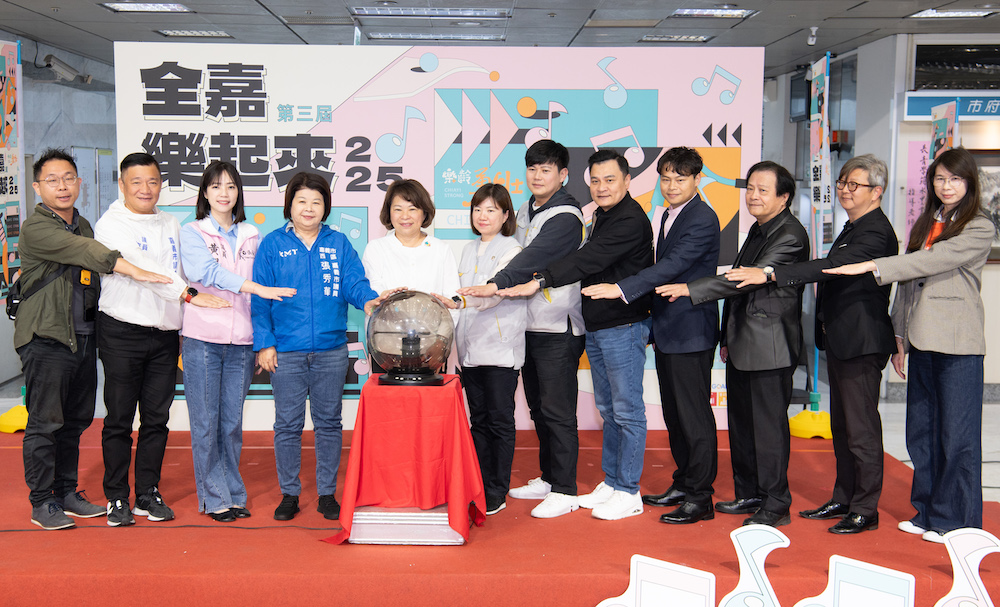 ▲嘉義市長黃敏惠相楸一起用音樂點亮人生。（圖/記者陳惲朋攝）