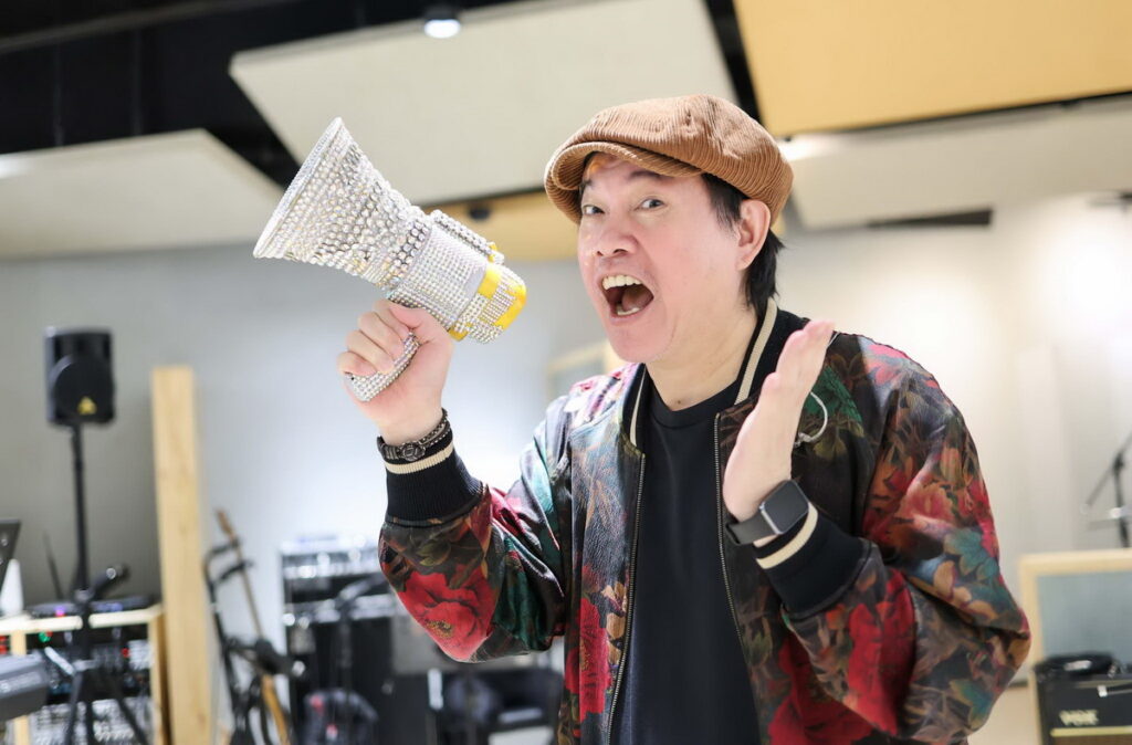 本次特邀藝人康康作為春酒主持人(圖片來源:康康粉絲團FB)