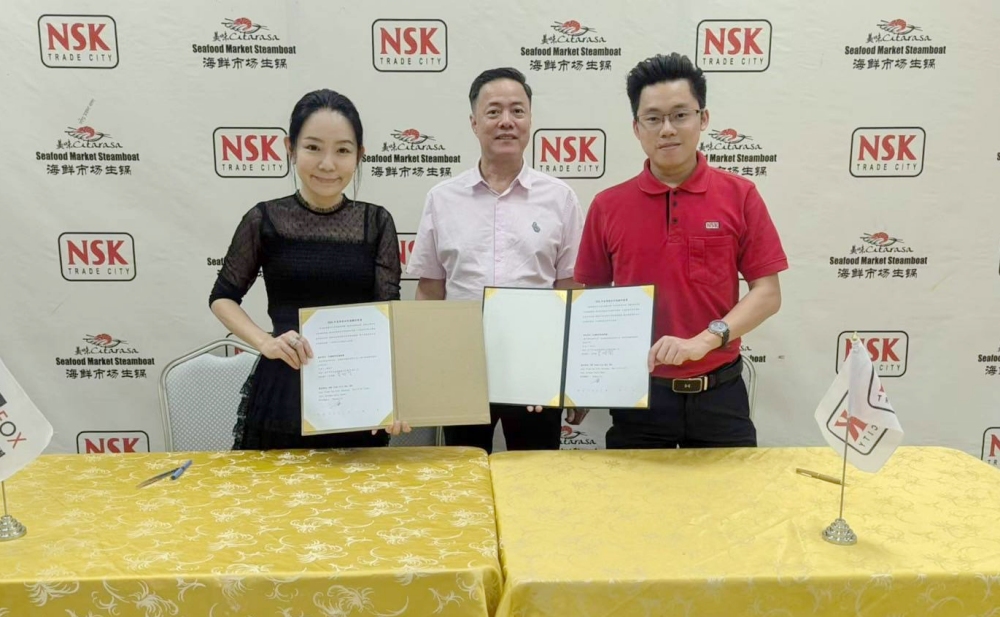 ▲左起-魔方數位總經理朱佩蘭、NSK集團 主席 林祖伍、NSK集團 董事Thomas。(圖/魔方數位公司提供)