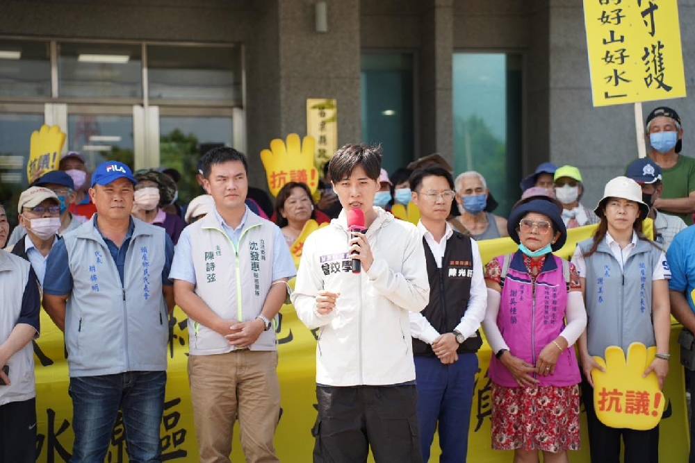 苗栗3議員罷免連署書送件 曾玟學、徐筱菁、陳春暖皆發聲 240 苗栗3議員罷免連署書送件 曾玟學、徐筱菁、陳春暖皆發聲 239