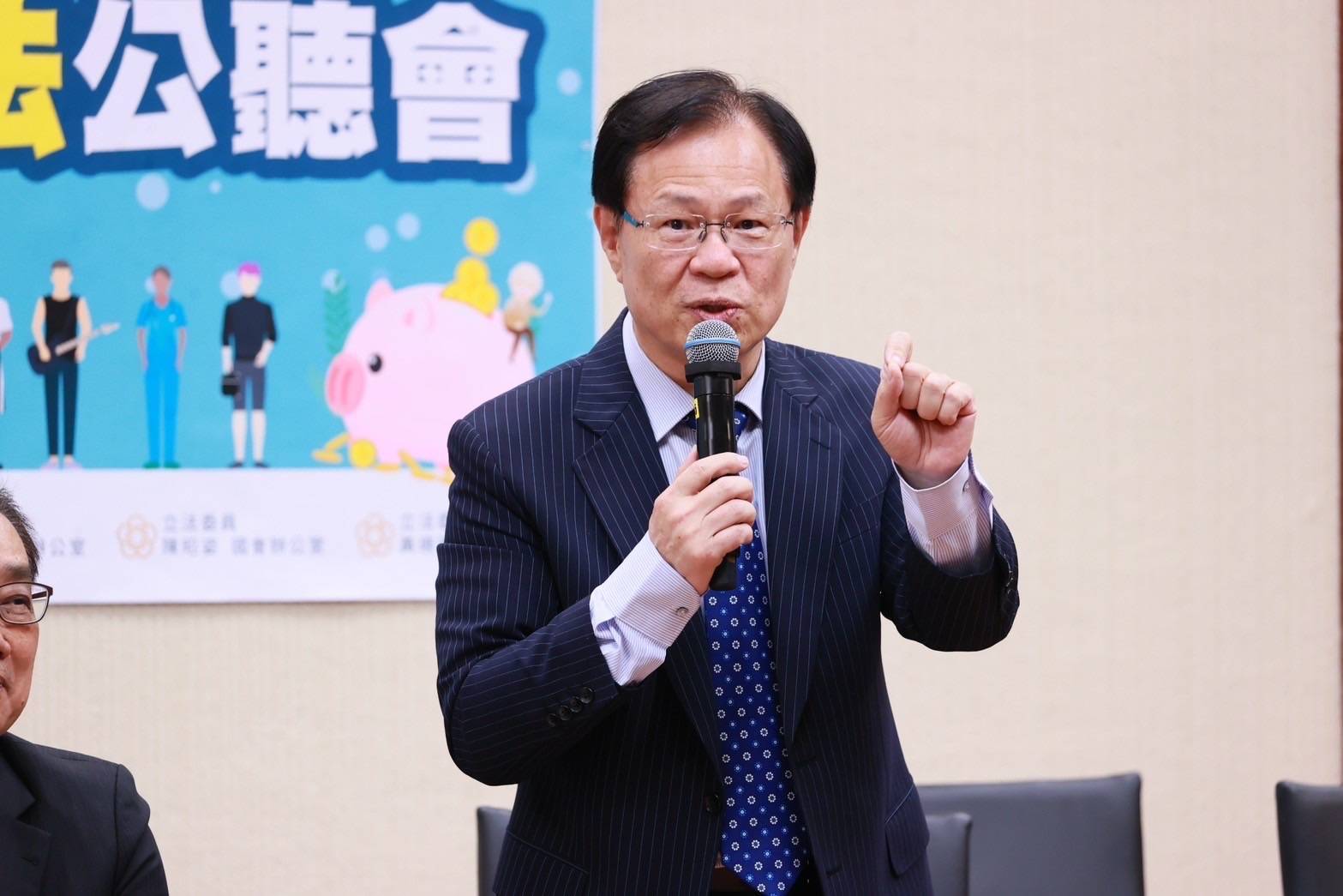 張啓楷認為,林岱樺國會辦公室與地方服務處上午遭到檢調搜索,引爆高雄市長初選震撼彈!(圖/張啓楷國會辦公室)