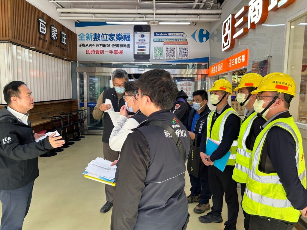 中市大型商場公安稽查  家樂福青海店、中清店「餐廳廚房防火區劃」缺失遭罰