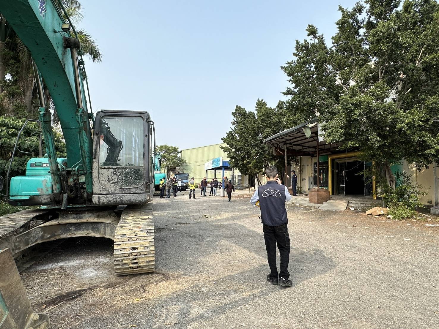 (有影片)/違建不容放任!豔名遠播 埔心真善美歌唱坊違建遭強制拆除 - https://www.watchmedia01.com