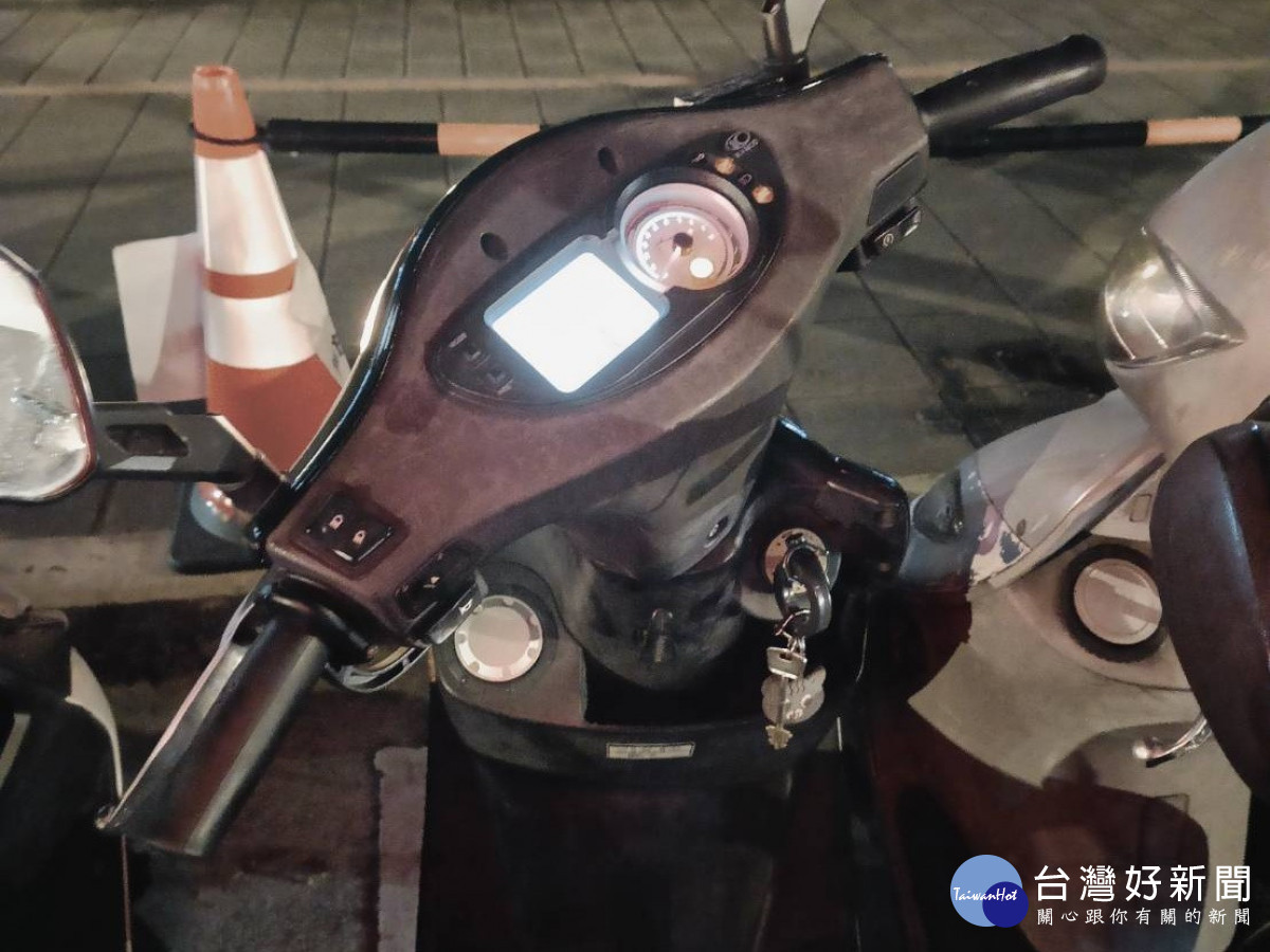 中壢警守護遊客財產。