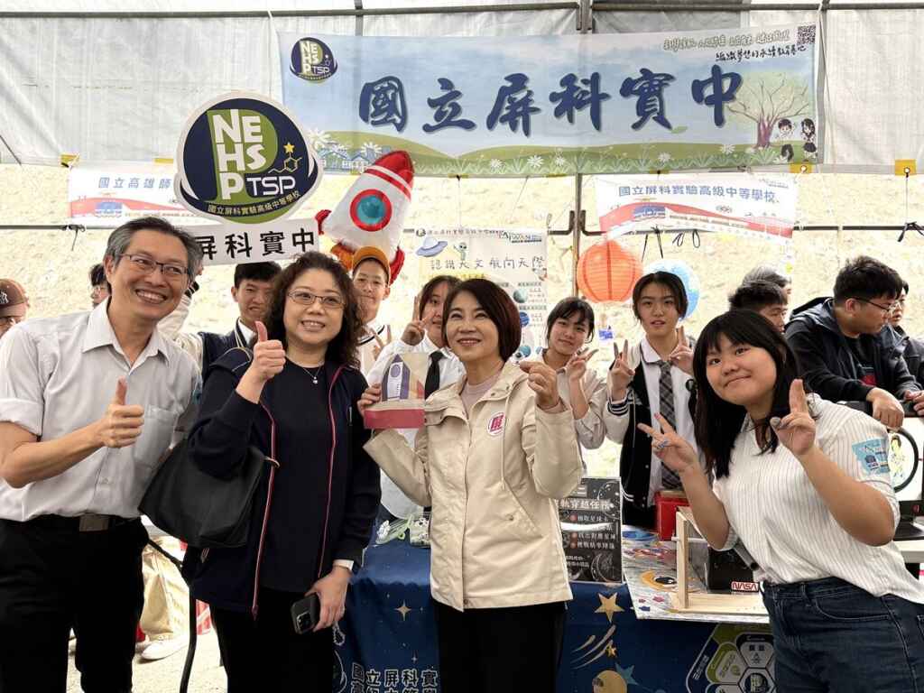 「2025國境之南~迎曦科學列車」啟用儀式由周縣長、國科會吳誠文主委、活動主辦大葉大學方文昌校長、各企業、研究機構及各級民意代表、立委共襄盛舉。