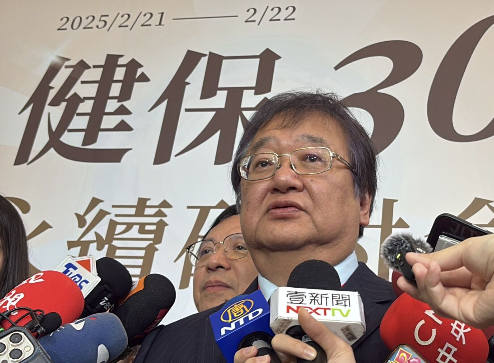 增購流感疫苗還有人搶!首日打掉4萬劑 搶打者6成皆老人 212 增購流感疫苗還有人搶!首日打掉4萬劑 搶打者6成皆老人 211