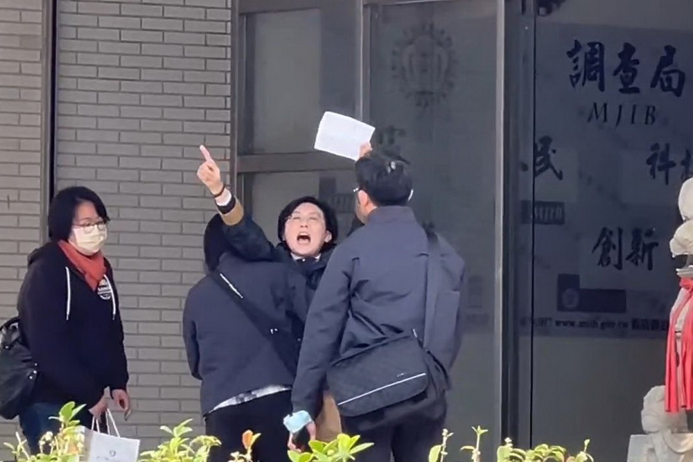 疑涉詐領助理費100萬交保 林岱樺:暗黑勢力不會摧折意志 218 疑涉詐領助理費100萬交保 林岱樺:暗黑勢力不會摧折意志 217