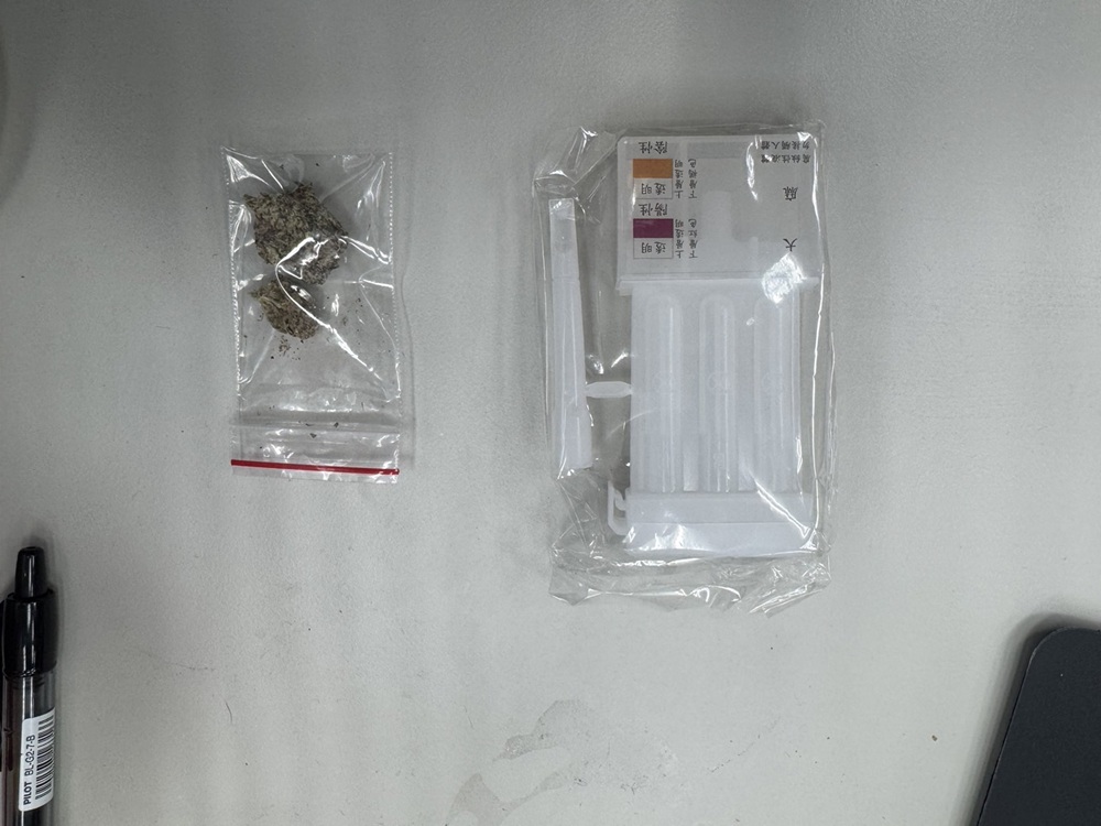 心虛丟掉大麻 警深夜巡邏鷹眼識破行徑送辦 240 cnews204250221a07