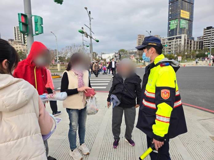 燈會賞燈不慎掉錢包 熱心民眾報警助失主找回 67 747458 0