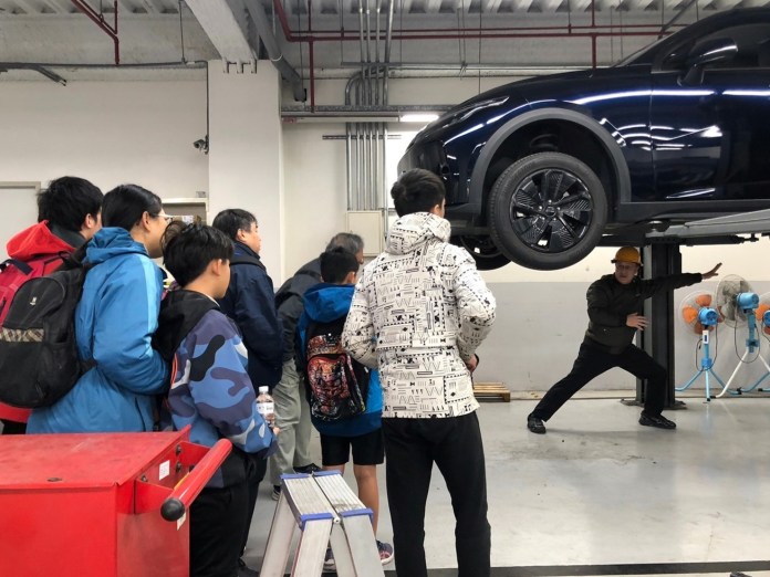 龍華科大率國中小學子參訪企業 認識電動車產業發展 66 fddd85 1