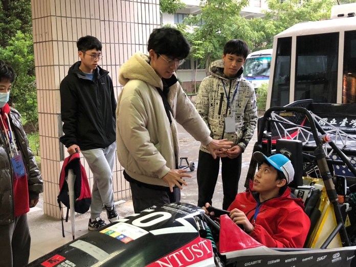 龍華科大率國中小學子參訪企業 認識電動車產業發展 68 fddd85 3