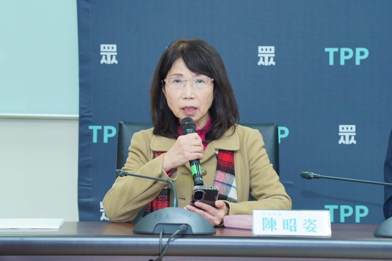 陳昭姿表示,民進黨對總預算案鋪天蓋地的造謠。(圖/民眾黨立院黨團)