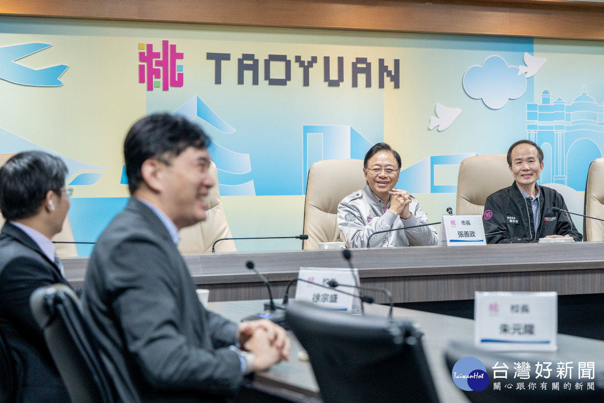 張市長和貴賓一同聽取學生經驗分享。