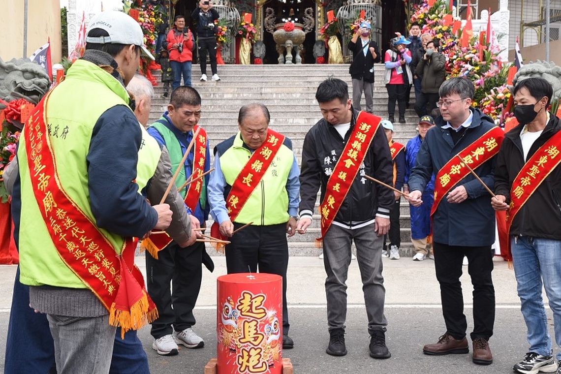 湖東聖帝廟王船出巡遶境 陳光復點起馬炮祈求護佑地方