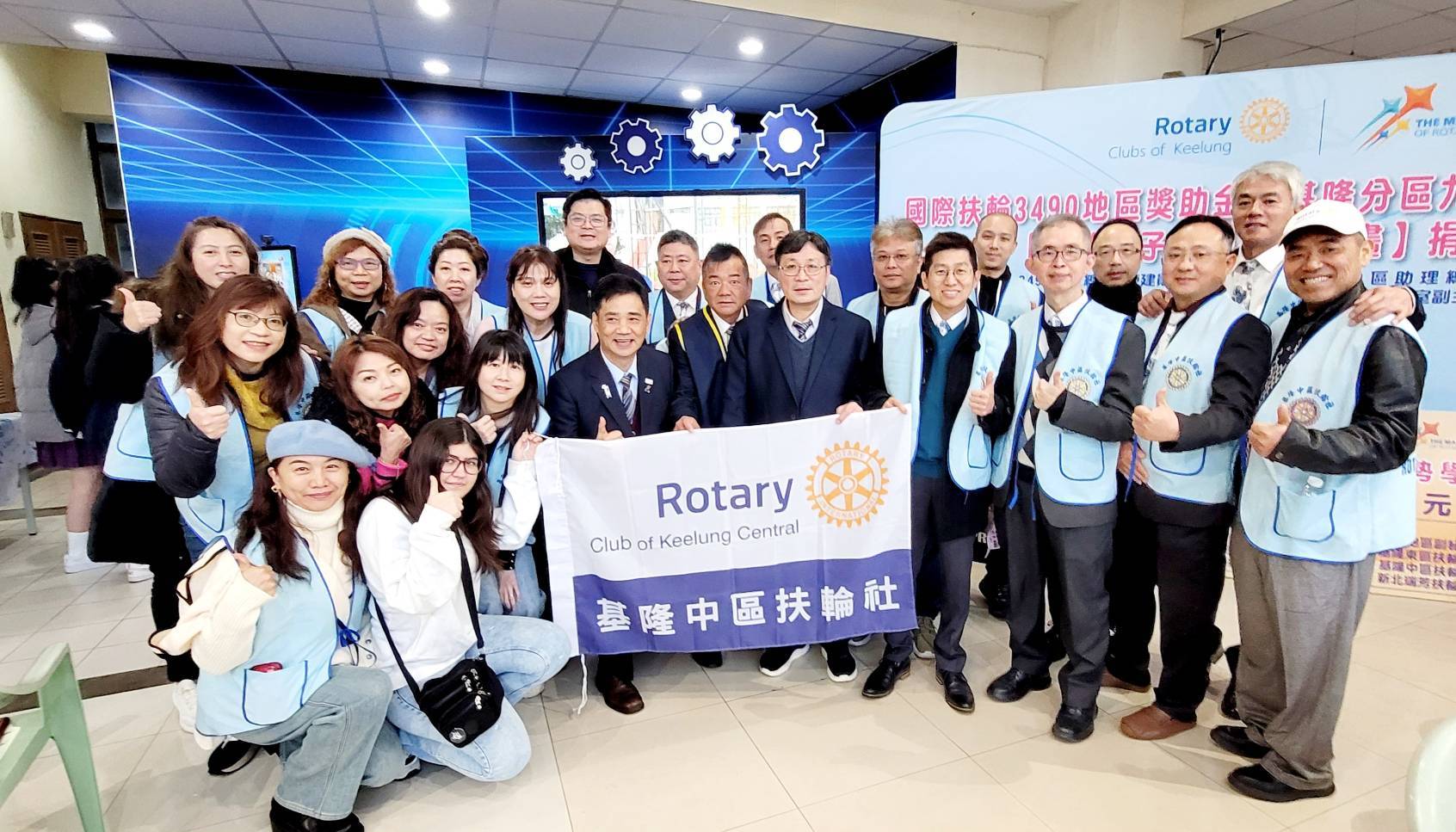 基隆中區扶輪社長方保社表示,扶輪社對於基隆教育的關懷及用心,相信民眾都能感受到,也深信以愛為名的力量,一定可以使基隆的學子翻轉未來。