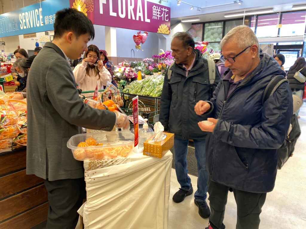 椪柑在加拿大不僅深受華人喜愛，更打進華人以外市場，拓展國際通路版圖。
