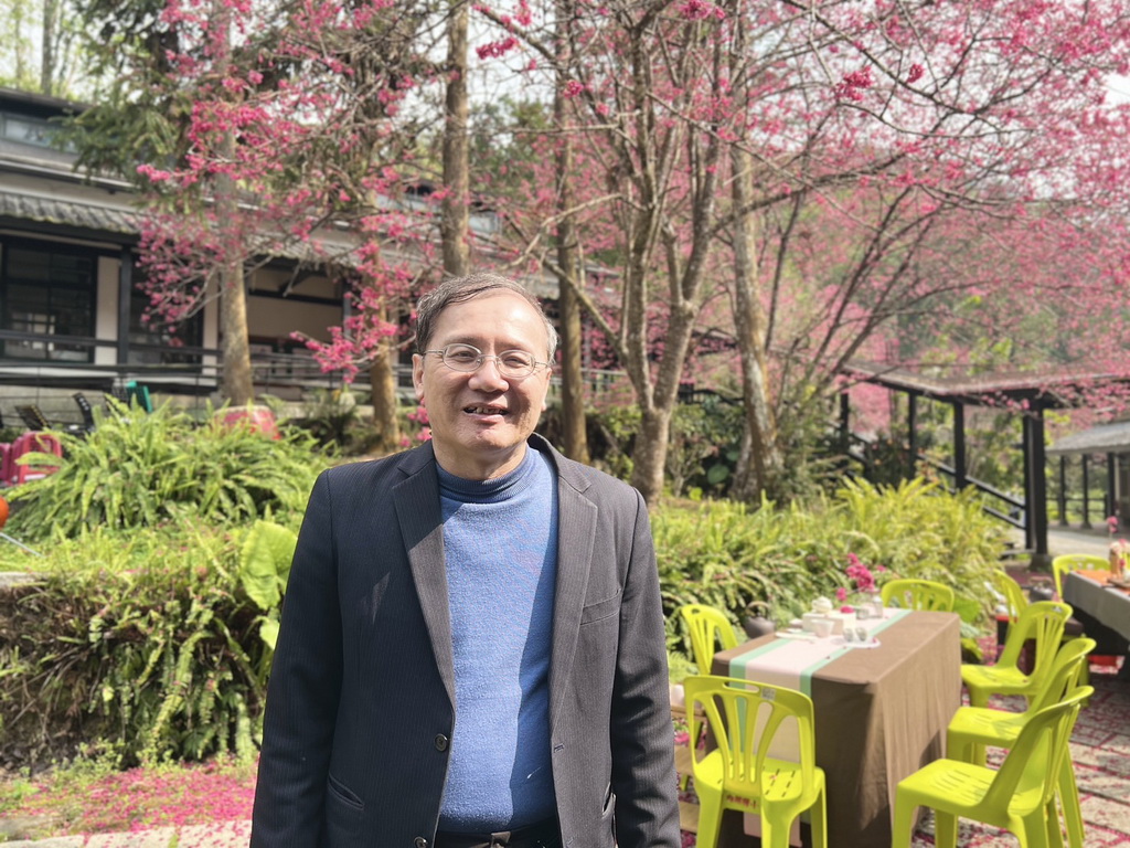 ▲校長沈晉億表示，內湖國小的櫻花茶會，深受師生、家長及來賓的喜愛與肯定。（記者蘇彩娥攝）