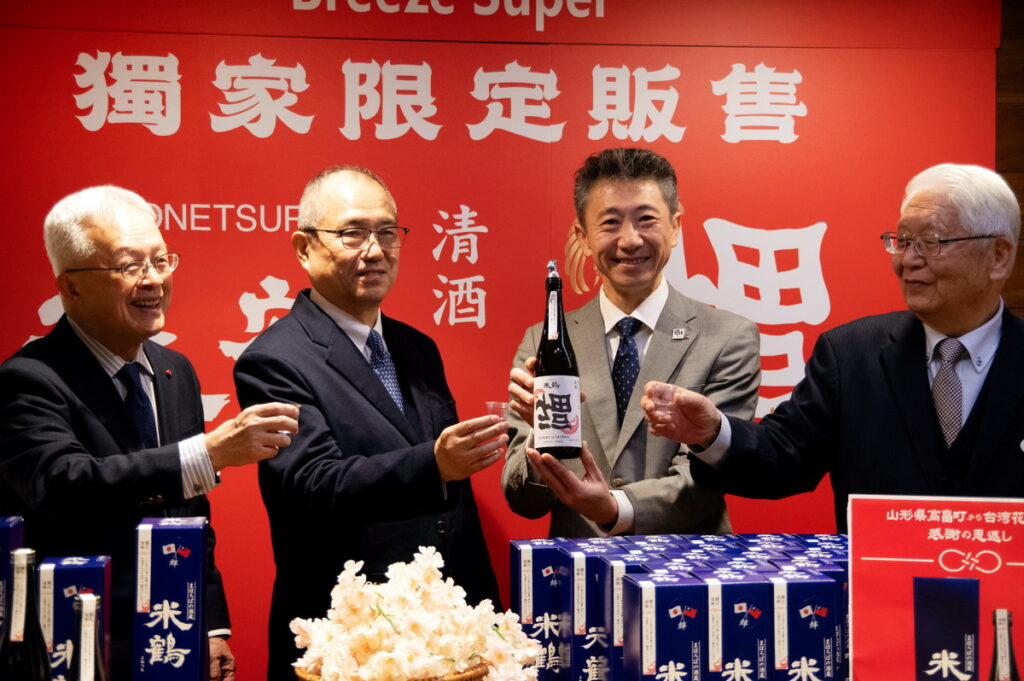 Breeze Super 此次特別與日本「米鶴清酒」合作