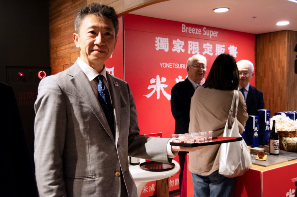 日本山形縣高畠町與臺灣花蓮攜手合作,將花蓮米與日本知名酒廠米鶴酒造結合,釀造特製清酒