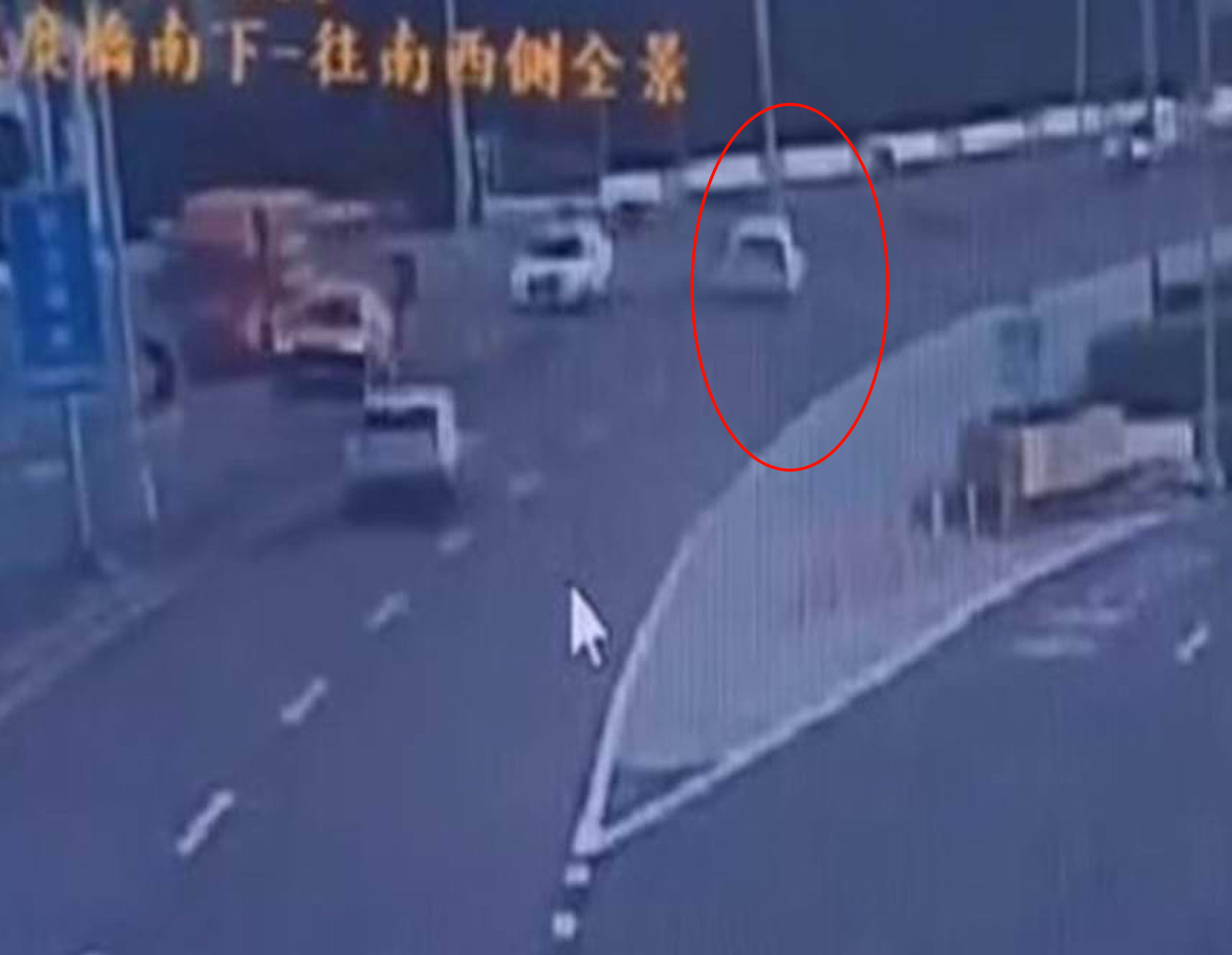 (有影片)/驚險!彰化大度橋前五車連環追撞 BMW轎車失控波及多車 - https://www.watchmedia01.com