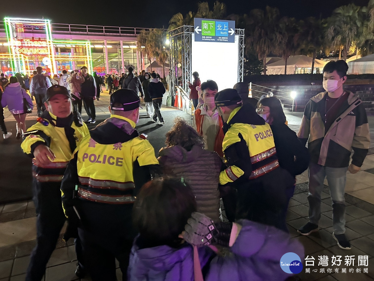 全體警力堅守崗位，直到最後一刻，確保每位民眾都能安心觀賞燈會，為這場國家級盛事畫下圓滿句點。