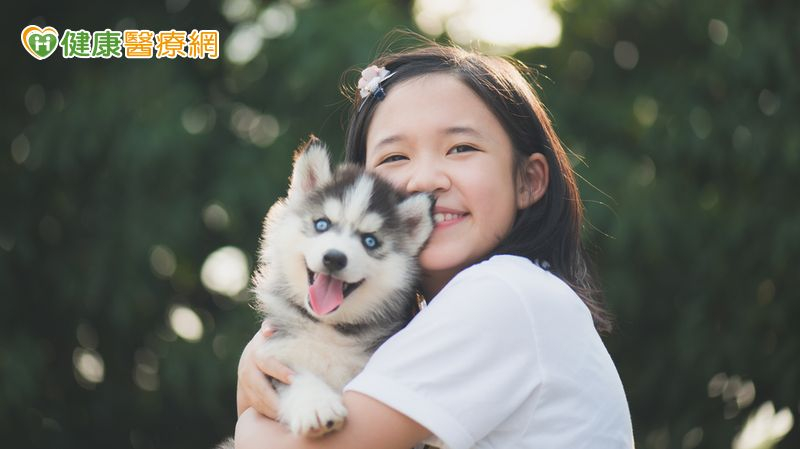 擔憂過敏!寶寶與寵物只能「二選一」?
