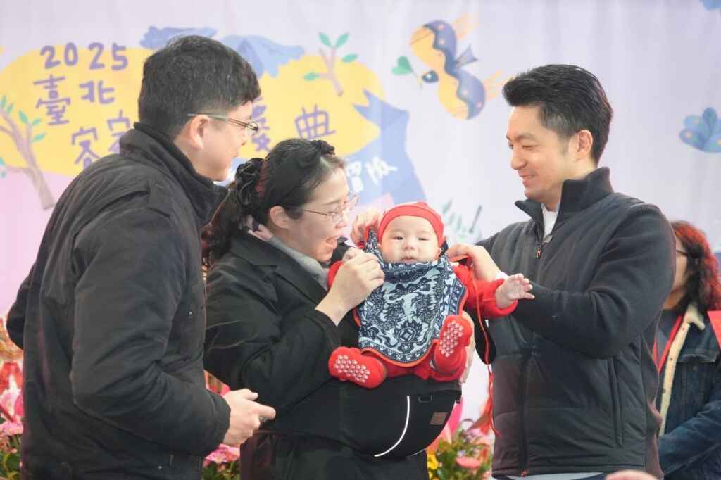 ▲台北市長蔣萬安特別祝福迎來新生寶寶的家庭，並分享臺北市新生兒數量創近四年來新高，顯示市府的育兒友善政策成效。（台北市政府提供）