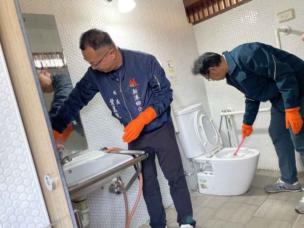 黃花風鈴木吸引遊客，公廁維護更顯重要，環保局將提供舒適如廁環境，落實定期清潔、消毒，確保設施維持良好狀態。
