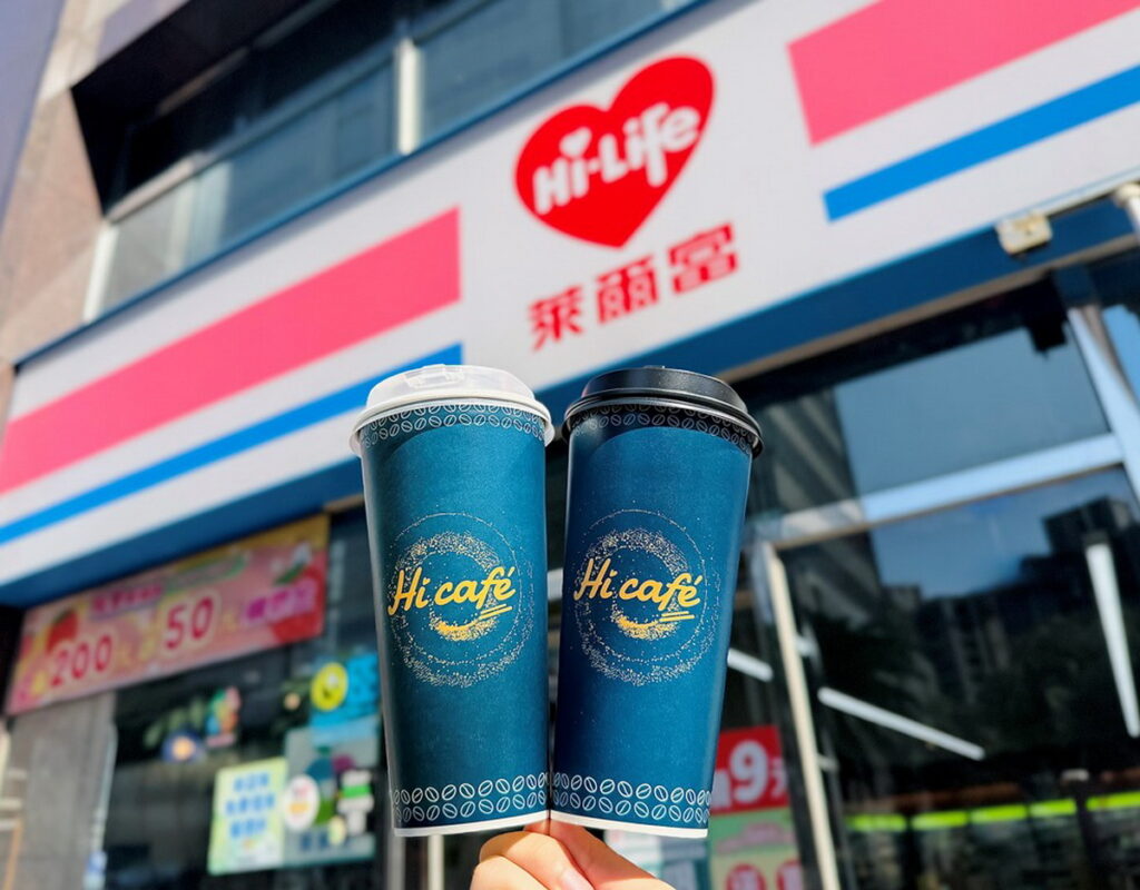 賀資格賽臺灣擊敗南非,萊爾富祭出Hi café特大杯指定飲品享限時買1送1。
