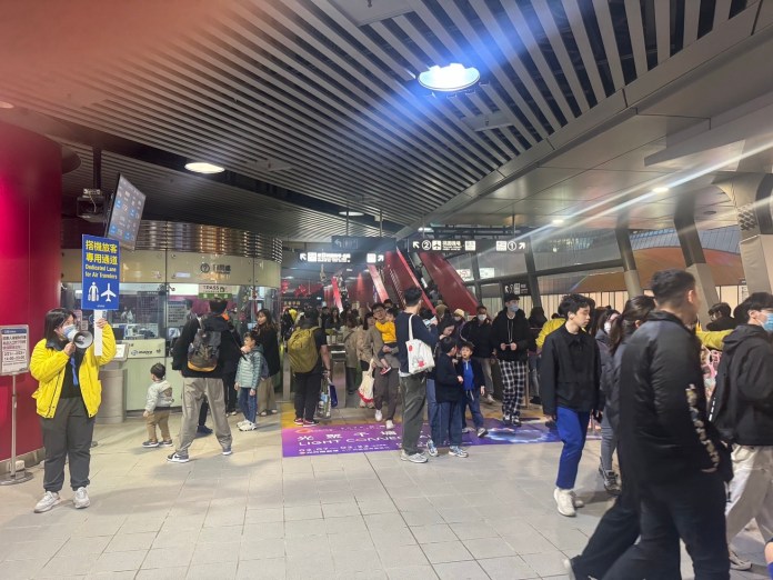 台灣燈會最後2天人潮爆滿 桃園機捷疏運成效佳 56 S 24412755 0