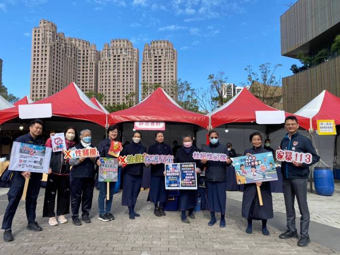 桃警前進台語金曲演唱會 強化民眾交通安全觀念 54 576524