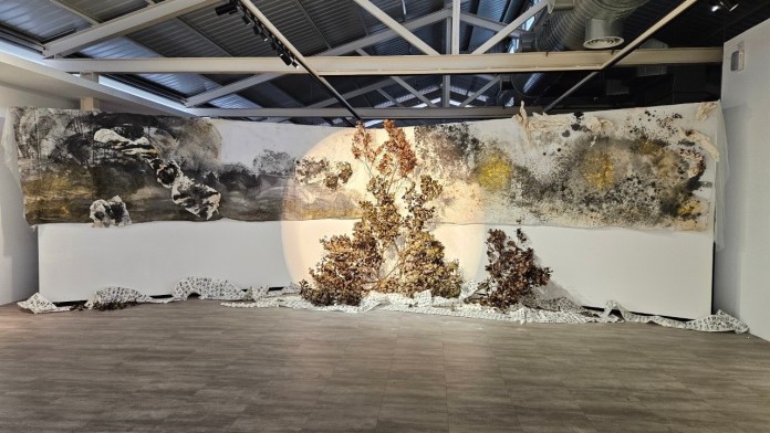 桃園青年局力挺在地藝術家 鄭晴臻《未竟之境》畫展即起至3/2登場 70 S 78045216 0