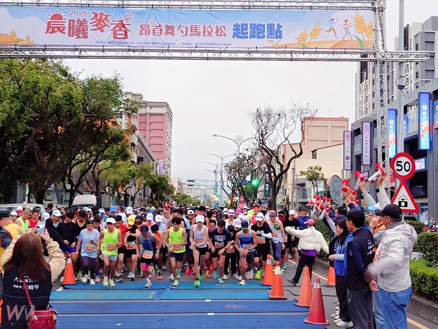 「2025晨曦麥香昂首舞勺馬拉松」中市大雅活力開跑 吸引逾2000名跑友 - https://www.watchmedia01.com