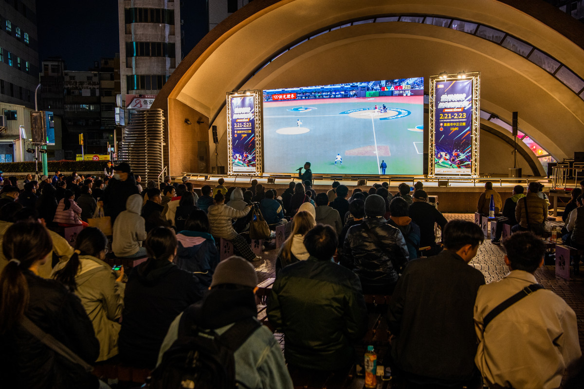 嘉義市府在中正公園進行戶外轉播/嘉義市府提供