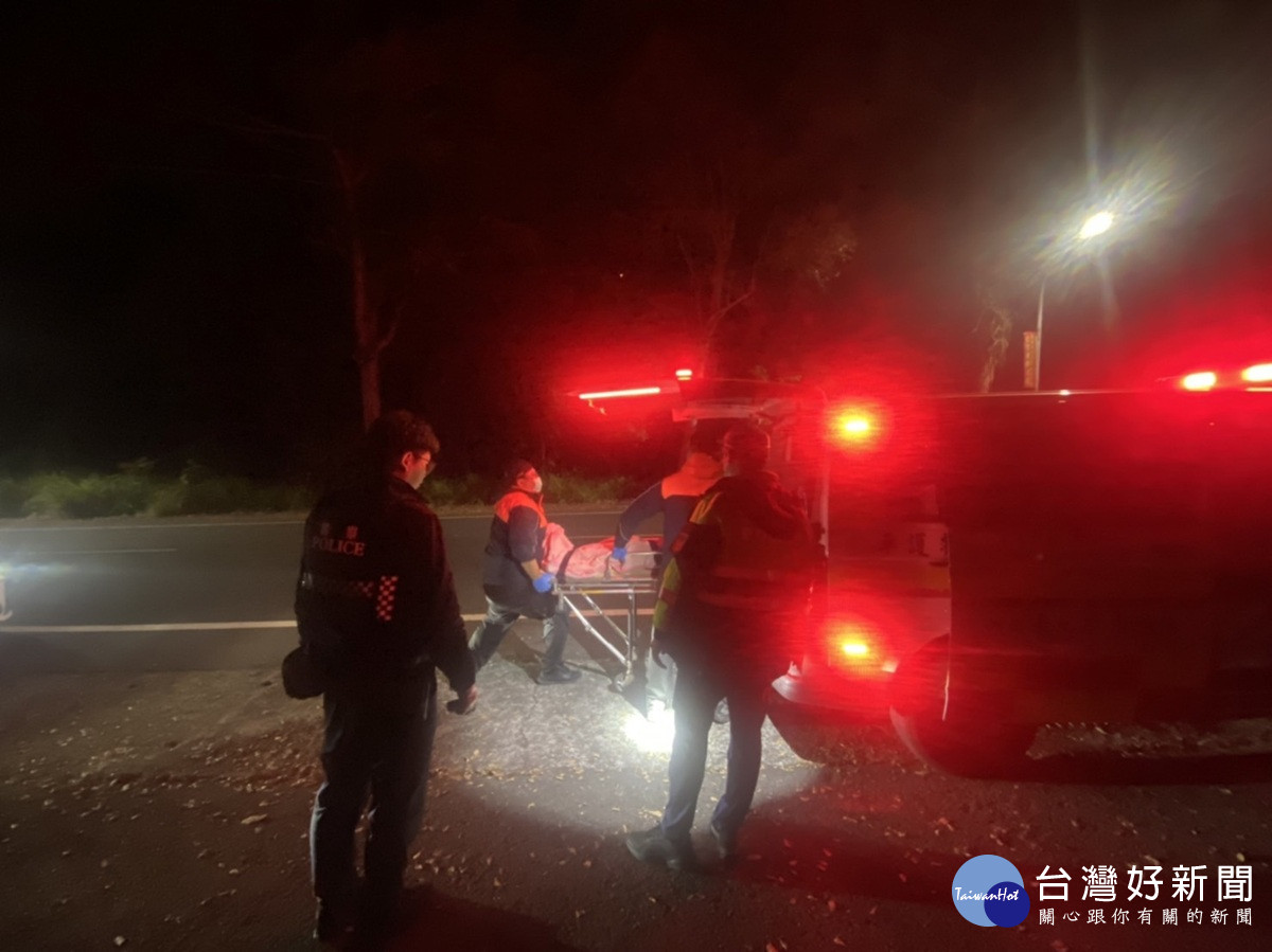 男子鎖車內燒炭 警獲報即刻搶救挽性命