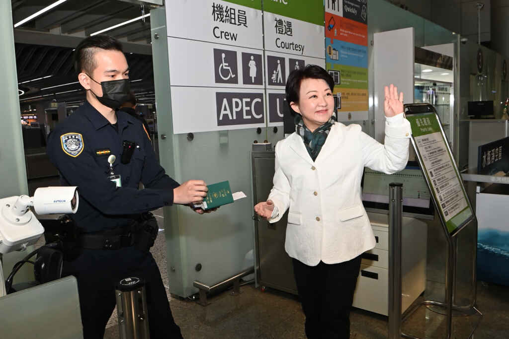 ▲台中市長盧秀燕今日率團前往日本，展開為期6天的參訪之旅，預計於3月1日下午搭機返台。（記者張玉泰攝）